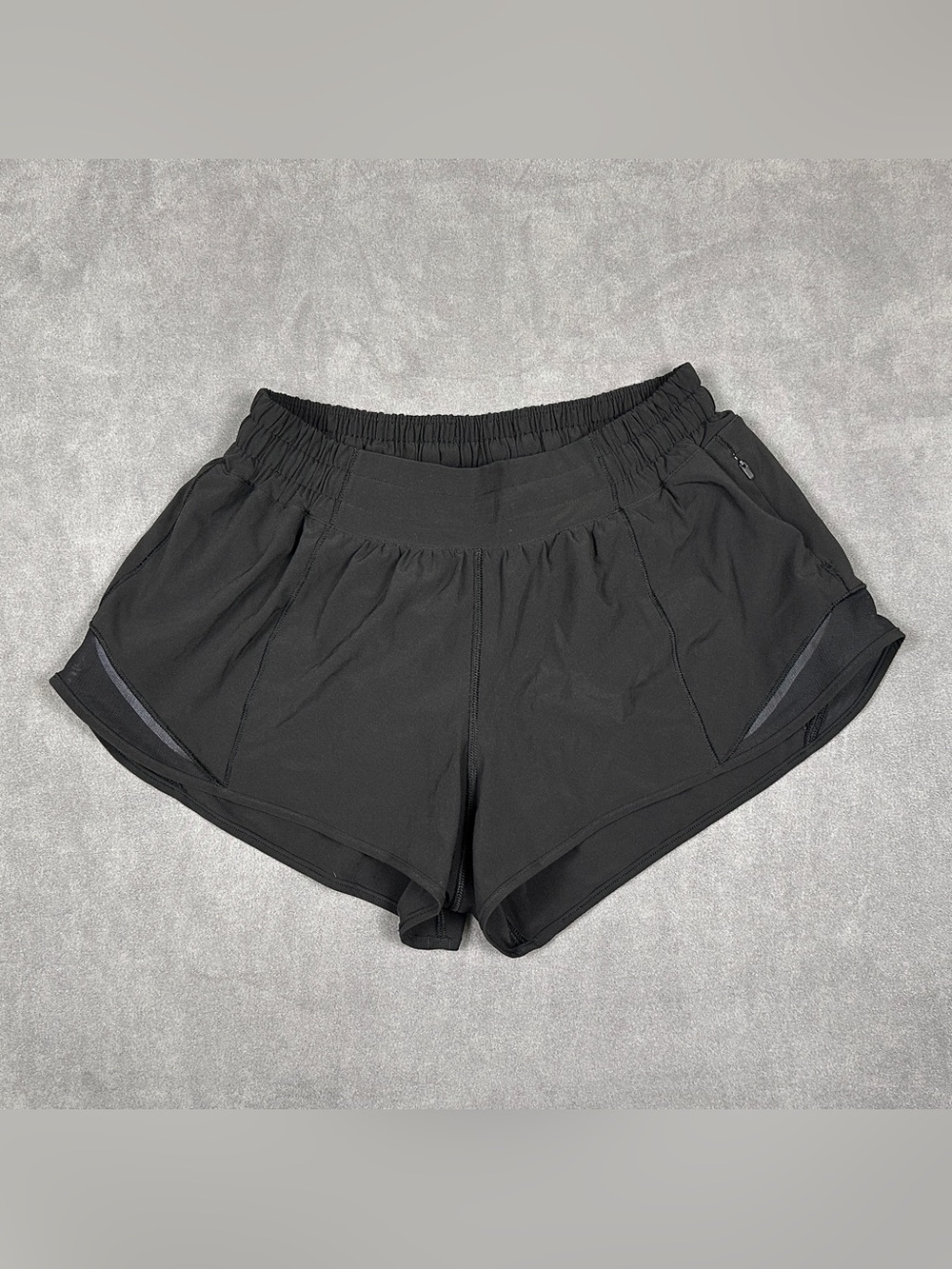Lululemon Hotty Hot Low-Rise Lined Short 2.5" — Black, Size 6